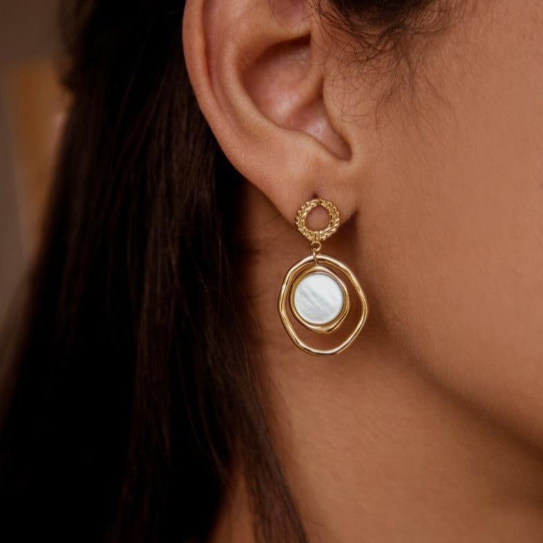 Boucles d'oreilles avec pierre nacre blanche