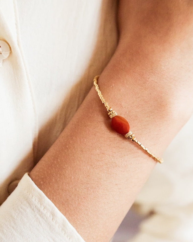 Bracelet avec pierre naturelle semi précieuse rouge