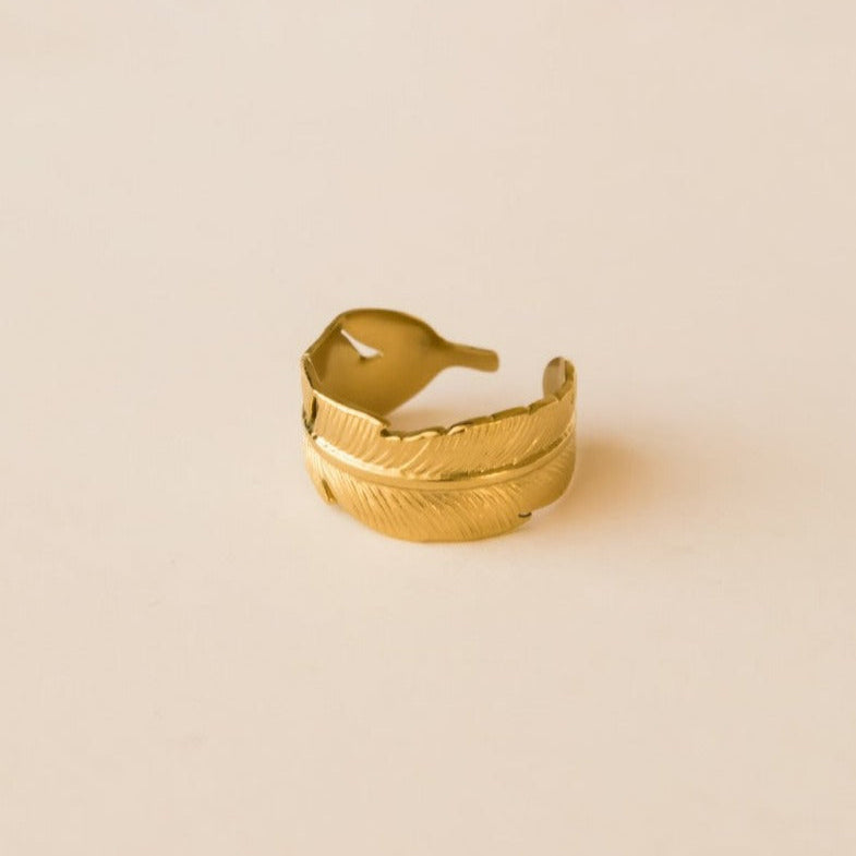 Bague dorée en acier inoxydable motif plume